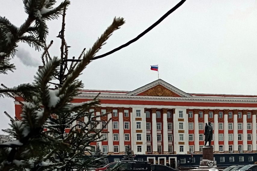 В Курской области мигрантам запретили работать в такси, курьерами и в общепите