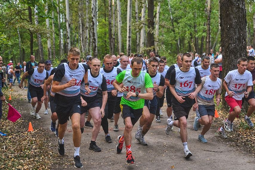 Работники Михайловского ГОКа вышли на старт легкоатлетического кросса.