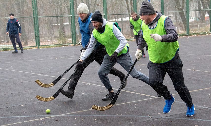 Железногорцы играют в хоккей на… снегу
