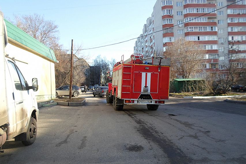 Рано утром в Железногорске загорелся магазин