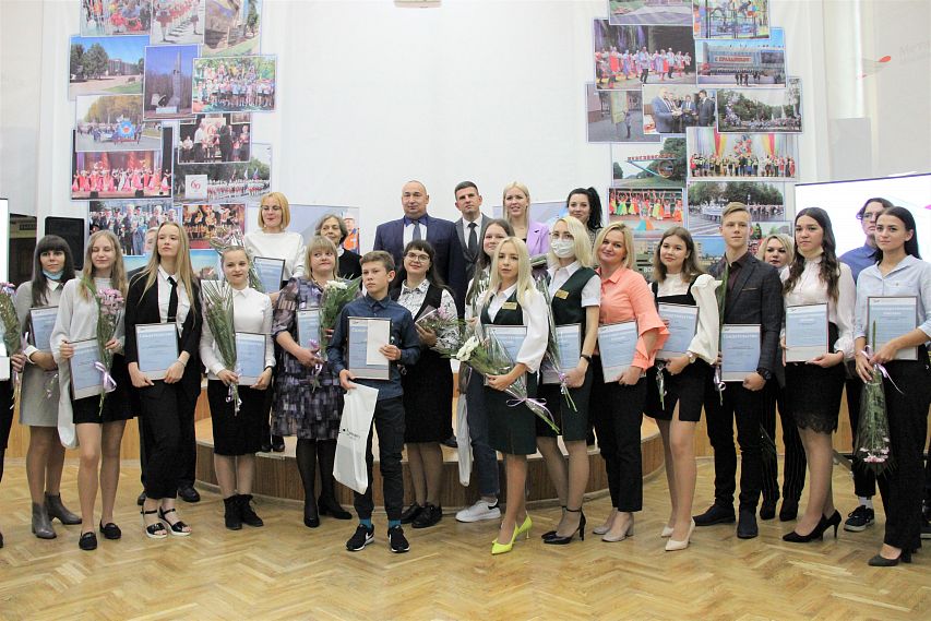 Железногорские педагоги и школьники получили премии Металлоинвеста