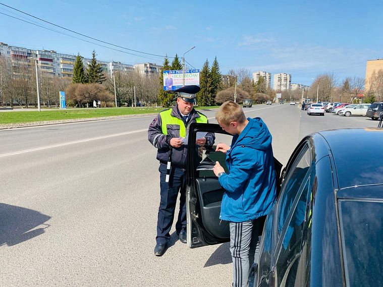 Дорожные полицейские Железногорска штрафуют тонированные авто