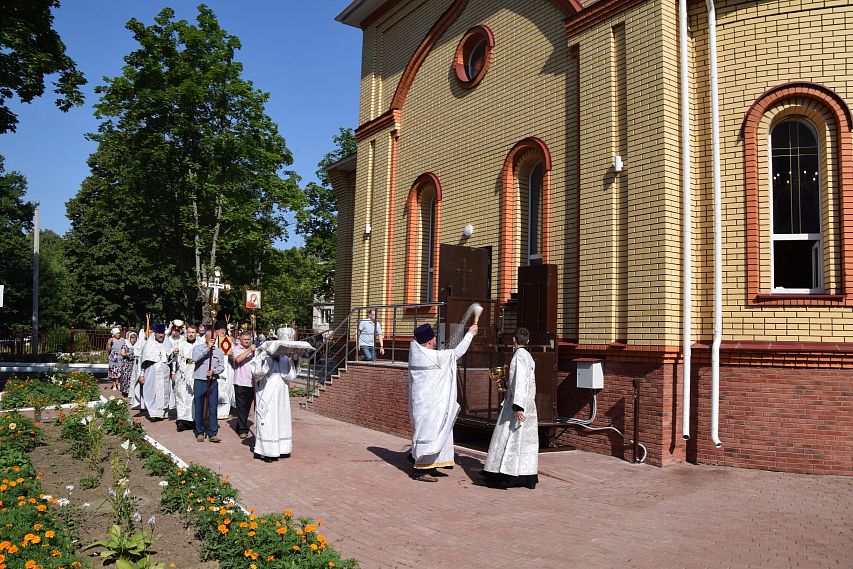 Под защитой Святой Варвары: в Железногорске освятили храм в честь покровительницы горняков и шахтеров