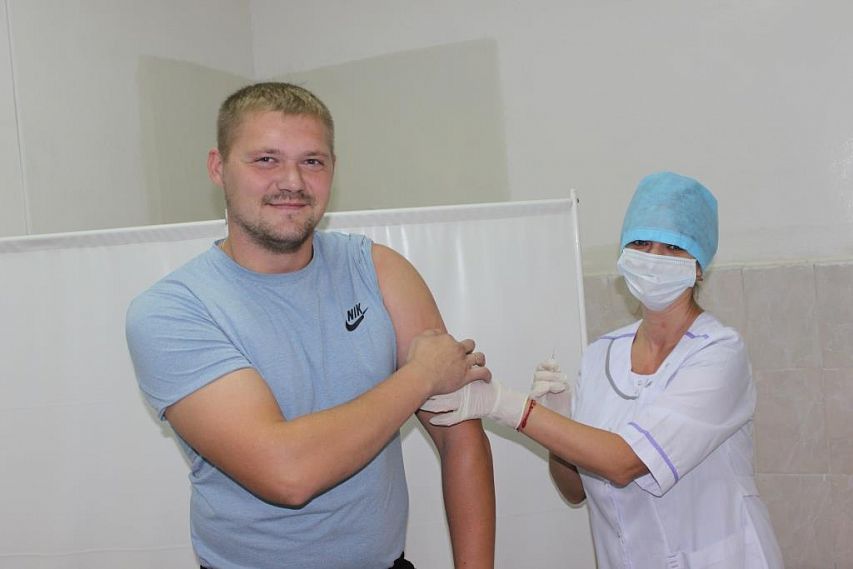 На главном предприятии Железногорска проходит вакцинация сотрудников от гриппа