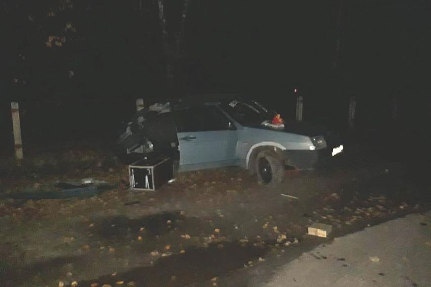 В Железногорском районе автомобиль врезался в опору ЛЭП