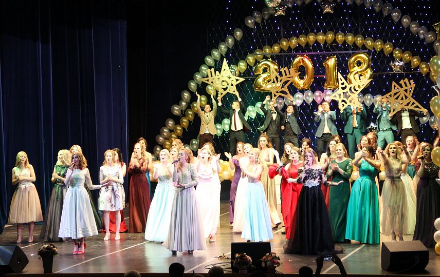 Прощальный бал: в Железногорске прошли выпускные вечера
