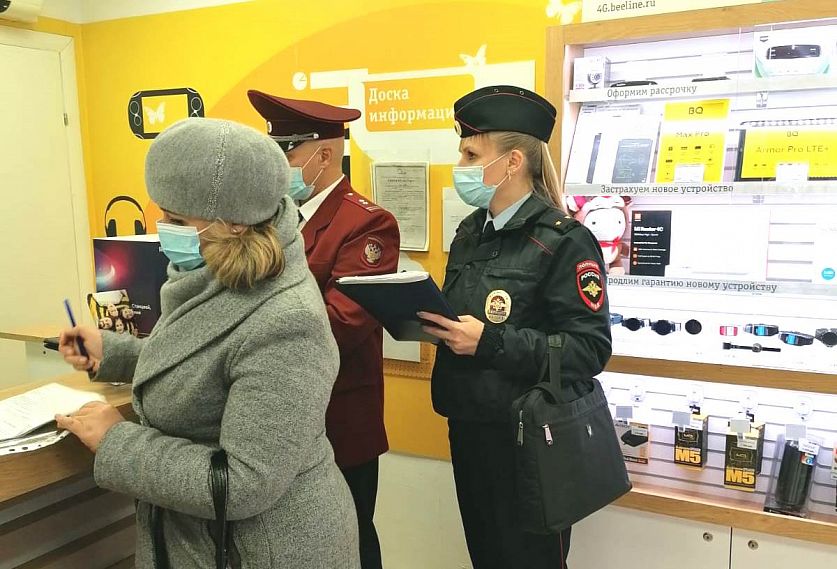 В Железногорских магазинах выявили 13 нарушений масочного режима