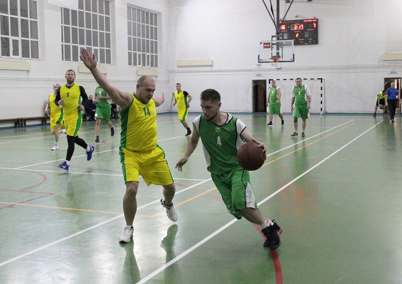 В Железногорске стартовал турнир по баскетболу