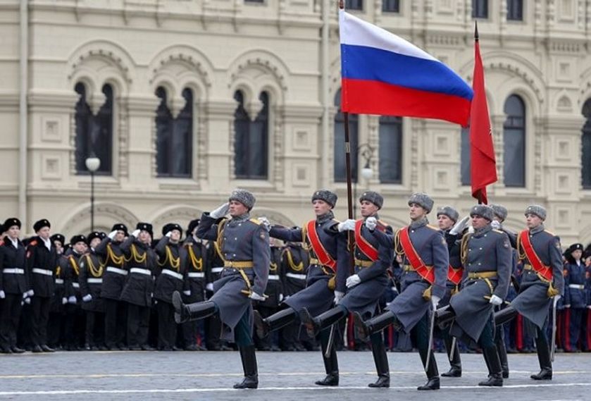 Чтобы помнили: в Москве реконструировали военный парад 1941 года (видеотрансляция)