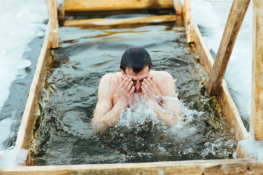 Железногорцам напоминают о безопасности во время крещенских купаний