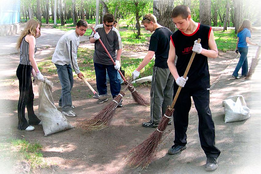 Каникулы начались: в Курской области две тысячи подростков уже работают