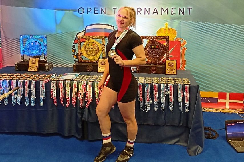 Железногорка Елена Панченко завоевала серебро на международных соревнованиях по пауэрлифтингу 