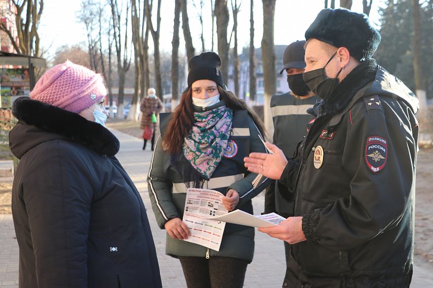 В Железногорске полицейские провели акцию по профилактике онлайн-мошенничества
