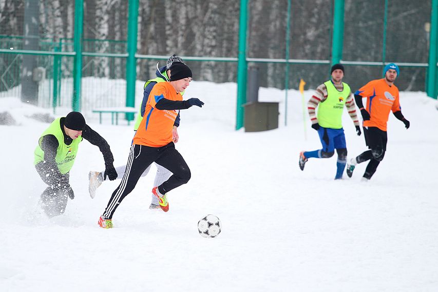 В Железногорске завершился первый турнир по футболу на снегу памяти Ивана Фомочкина