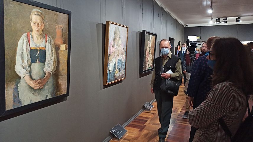Женщина выходит из тени: в курской картинной галерее имени Дейнеки открылась выставка Государственного Русского музея 