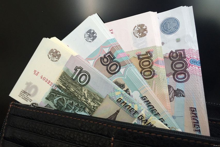 С июля минимальный размер оплаты труда для бюджетников увеличится на 300 рублей