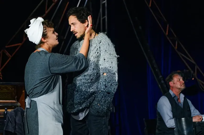 Берегите мам. Железногорцы увидели постановку Моссовета о трагедии безумной любви