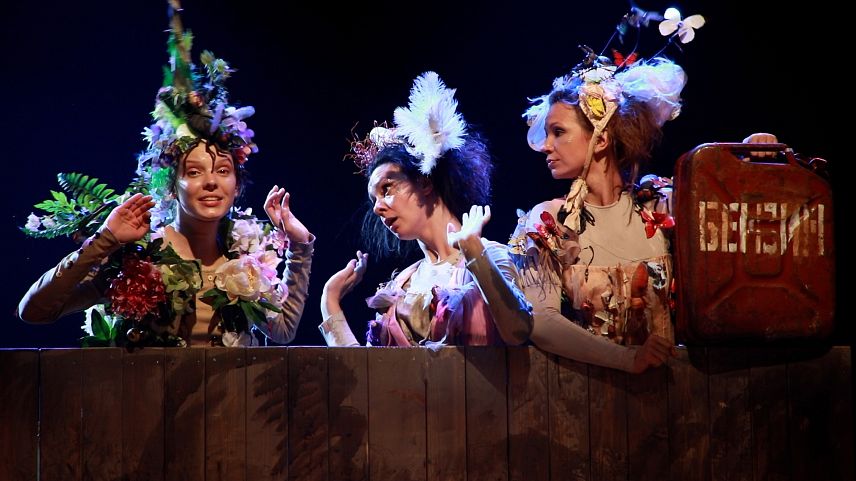 Любовь всему причиной: железногорцы увидели спектакль Игоря Долина «Женщина – змея»