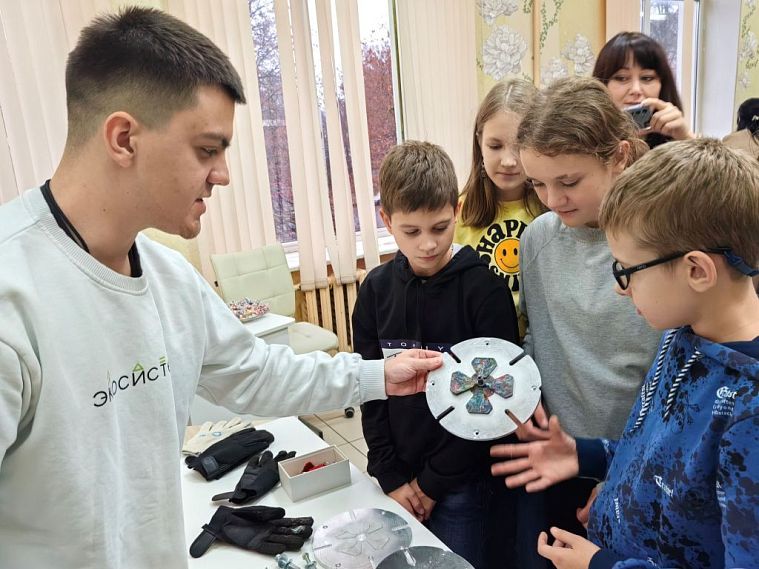 Мастер-класс по переработке пластика показали железногорским школьникам