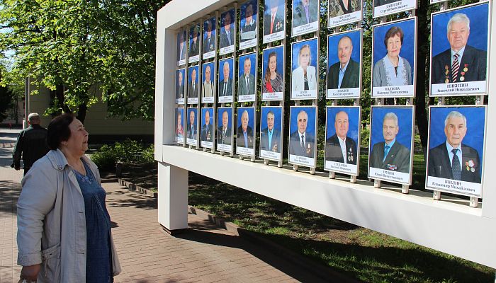 В Железногорске обновили галерею Славы МГОКа