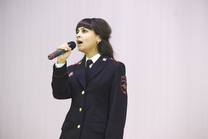 Щит и лира: в Железногорске прошел творческий конкурс среди сотрудников полиции