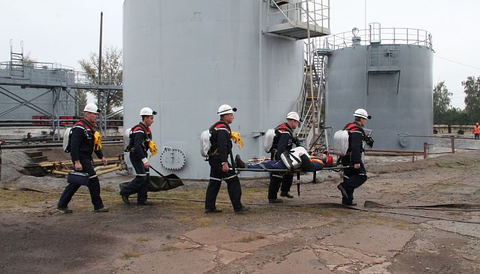 На складе ГСМ МГОКа прошли плановые учения спасательных служб