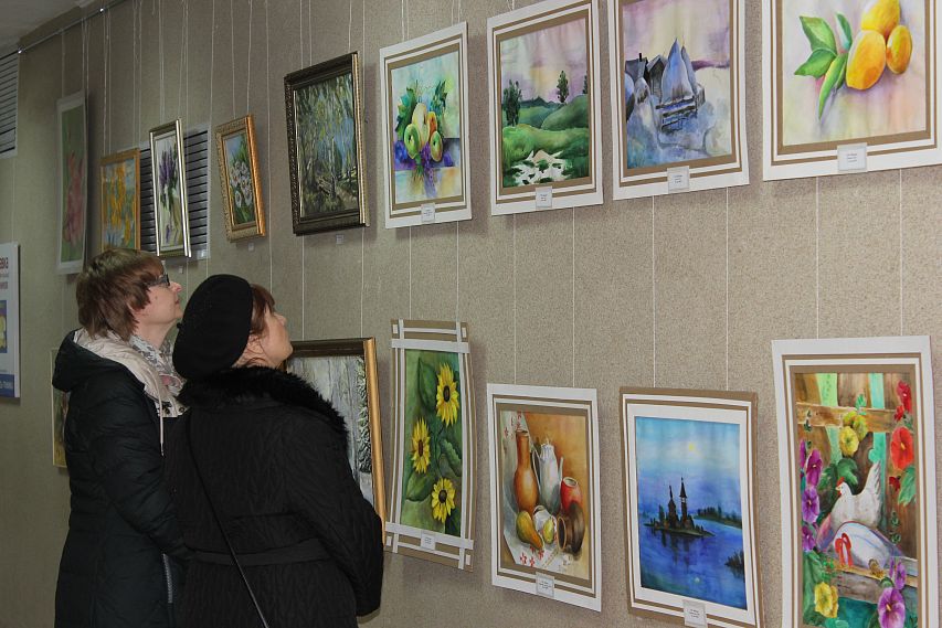 В железногорском Дворце культуры открылась групповая выставка самодеятельных художников