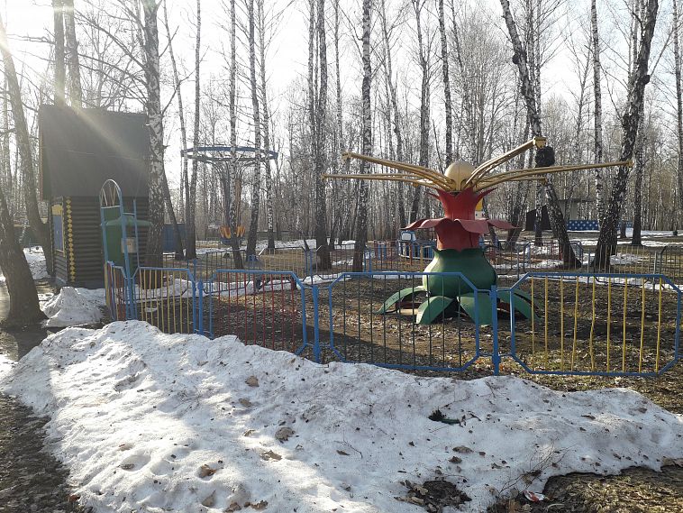 Железногорский парк имени Никитина готовят к летнему сезону