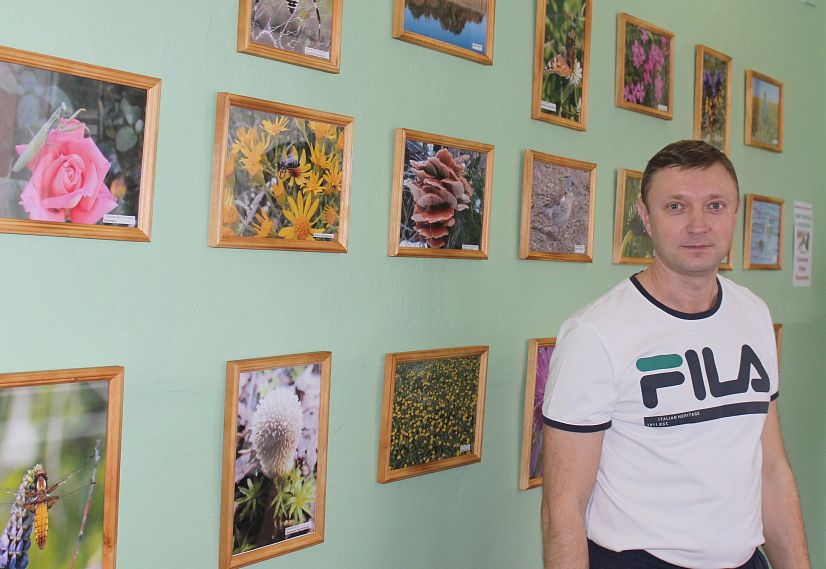В железногорской гимназии №10 открылась персональная выставка Юрия Соколова