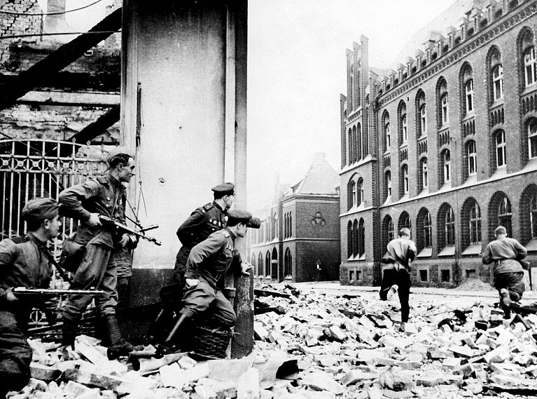 Неделя победного года: советские войска в Берлине