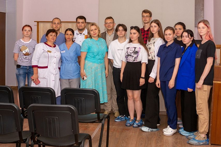В Железногорской городской больнице трудится студенческий медицинский отряд