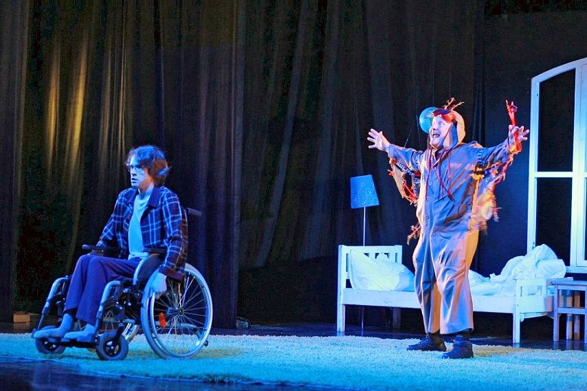 Яркие и весёлые спектакли для детей и взрослых привезли в Железногорск артисты «Ведогонь-театра»     