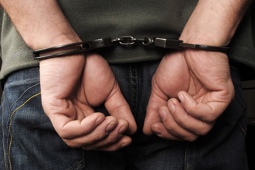 Железногорские полицейские задержали наркозакладчика 