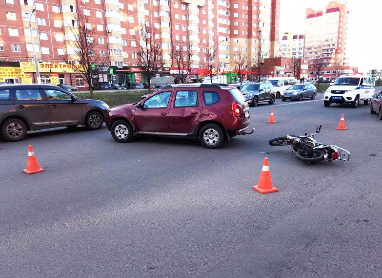 В Железногорске мотоциклист без прав попал в ДТП 