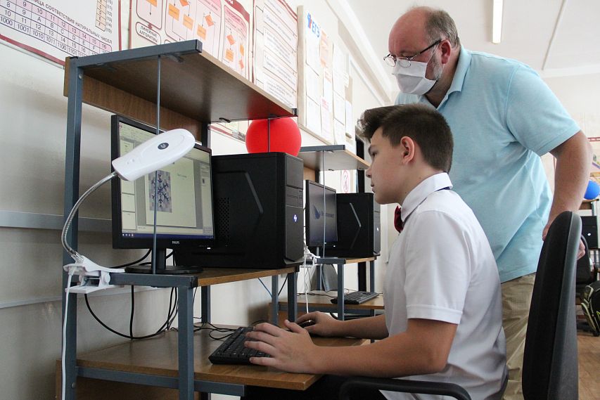 В железногорской школе №9 открылся новый компьютерный класс