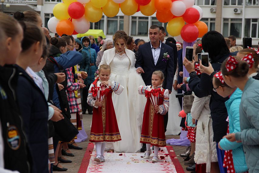 Ах, эта свадьба: в Железногорске чествовали молодоженов