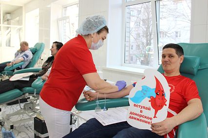 Зов крови: волонтёры Михайловского ГОКа присоединились к акции в честь Национального дня донора 