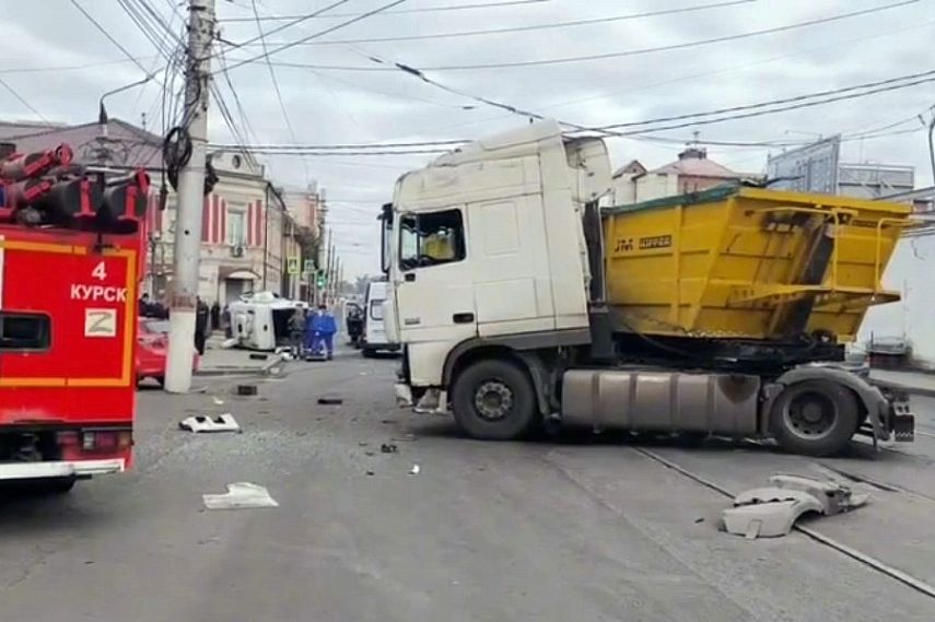 В Железногорском районе в столкновении двух автомобилей пострадали оба водителя