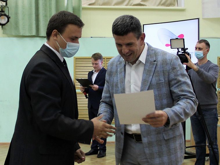 Важная профессия: в Железногорске молодые преподаватели получили премии от Металлоинвеста