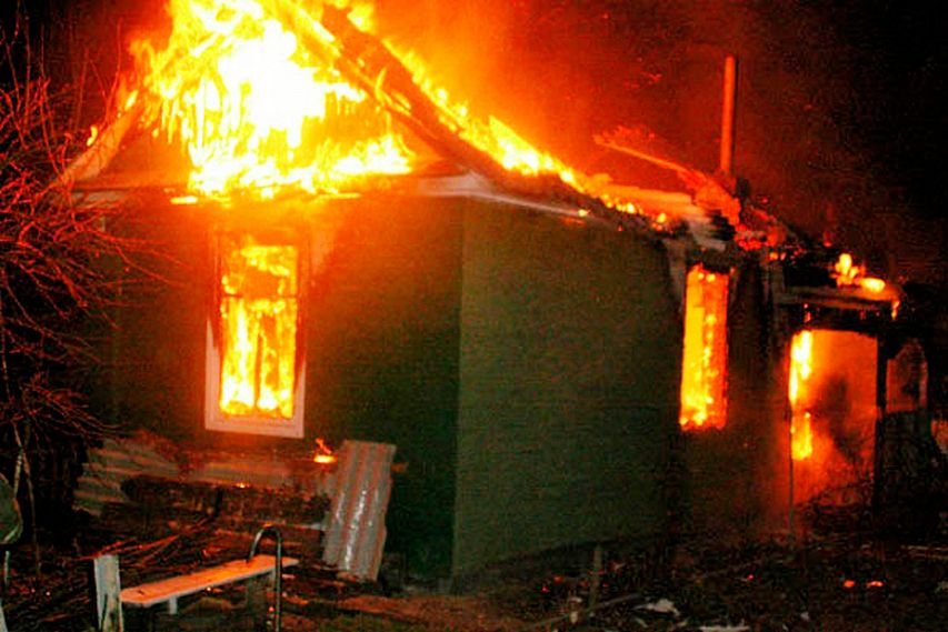 В Веретенино Железногорского района во время пожара пострадала женщина