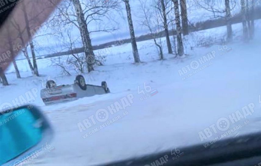 На трассе «Железногорск – Дмитриев» опрокинулся автомобиль