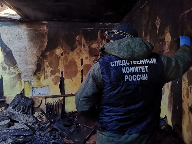 Во время ночного пожара в Железногорске погиб мужчина