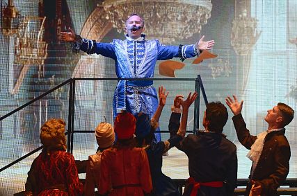 В спектакле на железногорской сцене сыграли работники Михайловского ГОКа