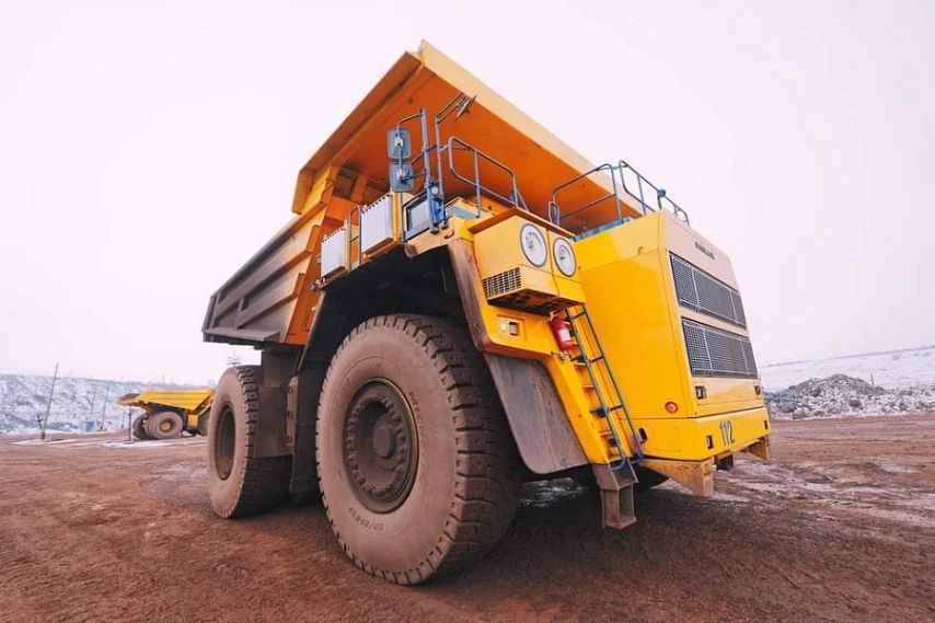  Два новых БелАЗа грузоподъёмностью 240 тонн появились в карьере Михайловского ГОКа