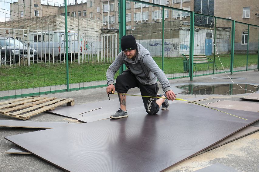 В Железногорске ремонтируют скейт-парк