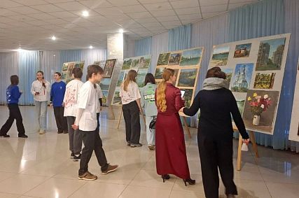 Железногорский художественный колледж показал в Курчатове работы участников конкурса-плэнера 