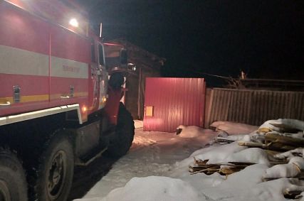 В Железногорском районе в слободе Михайловка загорелся деревянный дом