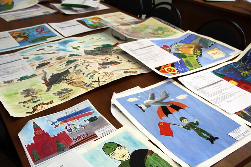 Дети о войне: в Железногорске наградили финалистов конкурса рисунков, посвященного 75-летию Великой Победы 