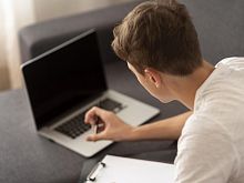 Железногорские выпускники могут воспользоваться бесплатным тренажёром подготовки к ЕГЭ на «Госуслугах»