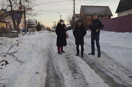 Ситуация с расчисткой дорог и тротуаров в Железногорске остаётся сложной
